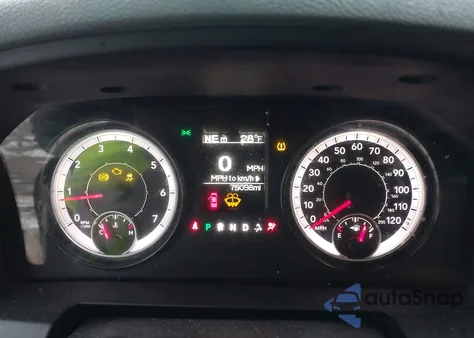 2017 Ram 1500 Express 4X4 6'4 Box из США, поврежденный, VIN 1C6RR7FG3HS827900